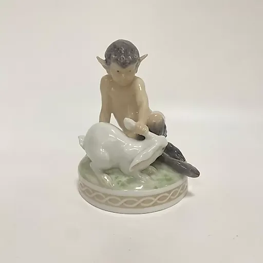 "Фавн с кроликом"