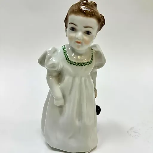 Фигурка Девочка с куклой 1910г