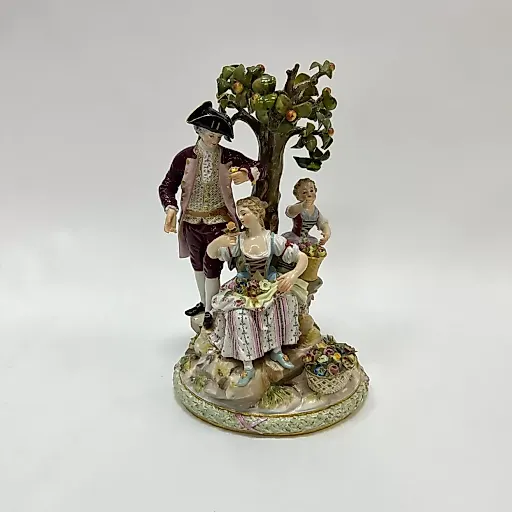 Скульптурная группа "Группа садовников у яблони" 1880г