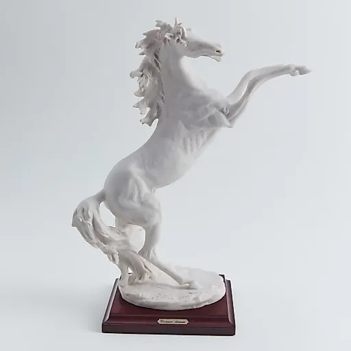 Статуэтка Конь на постаменте Capodimonte