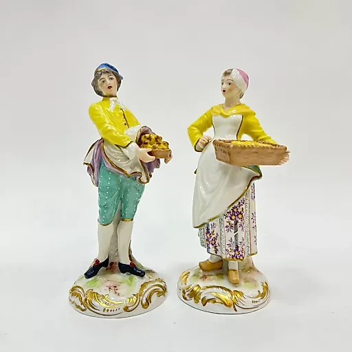 Пара фигурок "Пекари-мужчина и женщина"