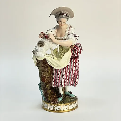 Фигурка Девушка с ягненком период Марколини 1774-1814 г