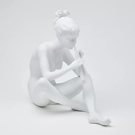 Статуэтка "Девушка играющая на флейте"