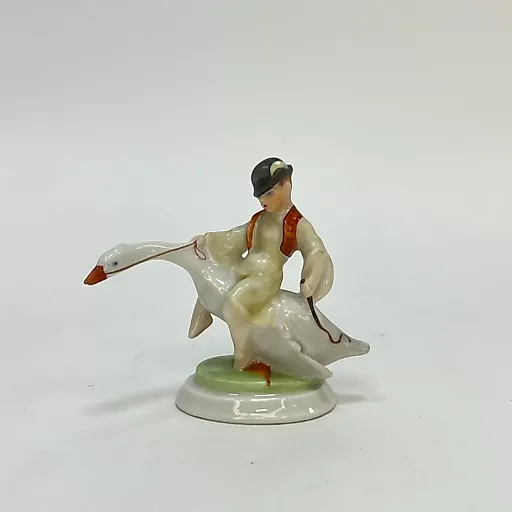 Статуэтка "Мальчик на гусе" 1950е гг