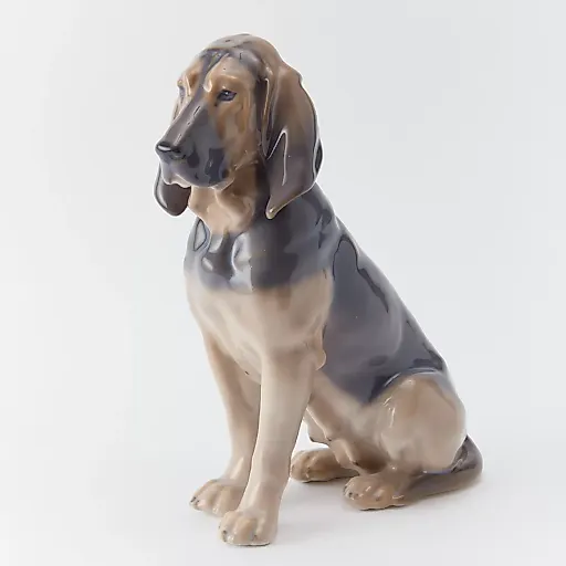 Фарфоровая статуэтка "Бладхаунд"