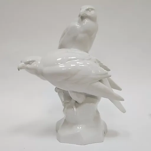 Статуэтка Благородные ястребы на скалах Германа Фрица