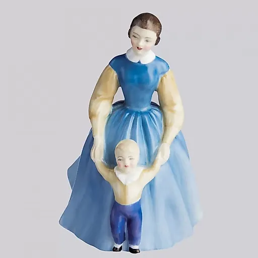 Фарфоровая статуэтка "First Steps"