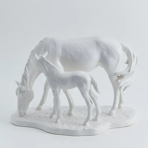 Скульптурная группа "Кобыла с жеребенком"