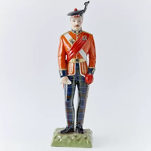 Статуэтка солдата в красно-синей форме