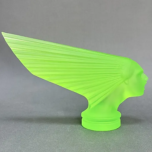 -маскот Victoire в стиле Артдеко вазелиновое урановое стекло модель Г.Хоффманн 1930е г Чехия 21 в