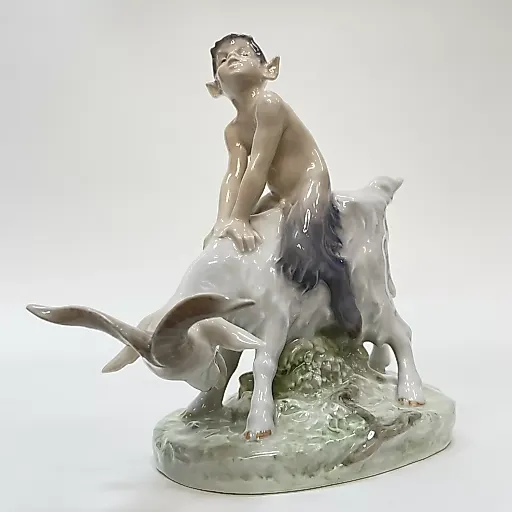 Фавн на козле