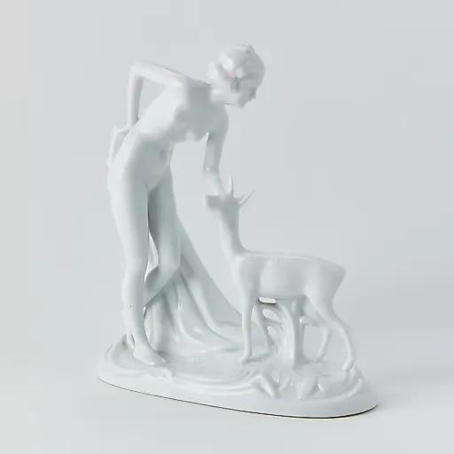 Старинная "Девушка с оленем"