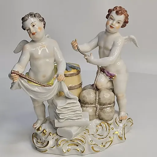 Старинная скульптурная группа Обмен