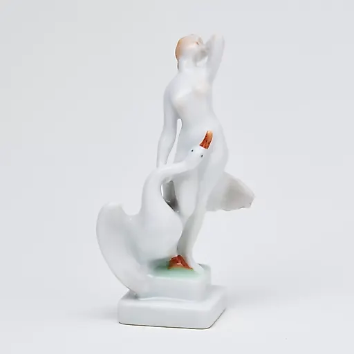 Фигурка "Леда и лебедь"