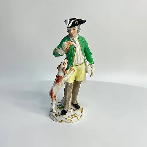 Старинная статуэтка "Охотник"