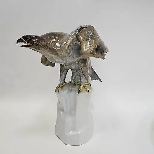 Фигура орла на скале Копенгаген 20 век