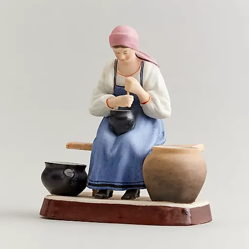 Коллекционная редкая скульптура «Крестьянка, сбивающая масло»