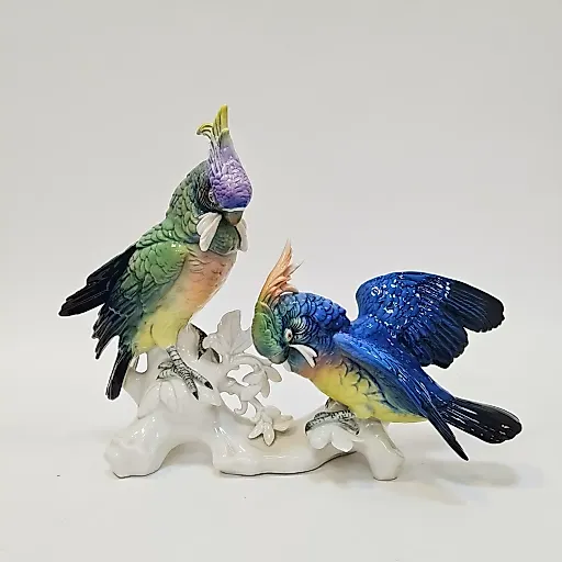 Пара какаду сидящая на стилизованной ветке Карл Энс