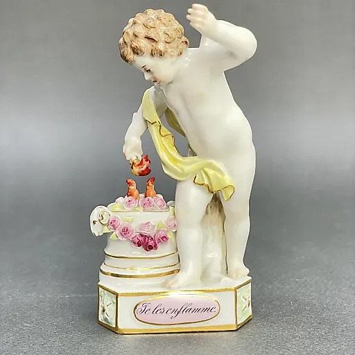 Статуэтка Амур