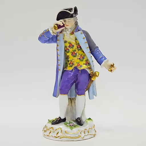 Статуэтка Юноша с подзорной трубой