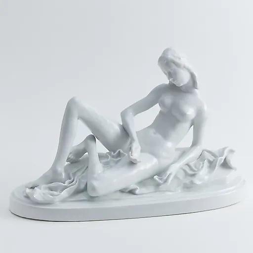 Фарфоровая скульптура "Обнаженная девушка". Скульптор Wilhelm Robert Richard Langer
