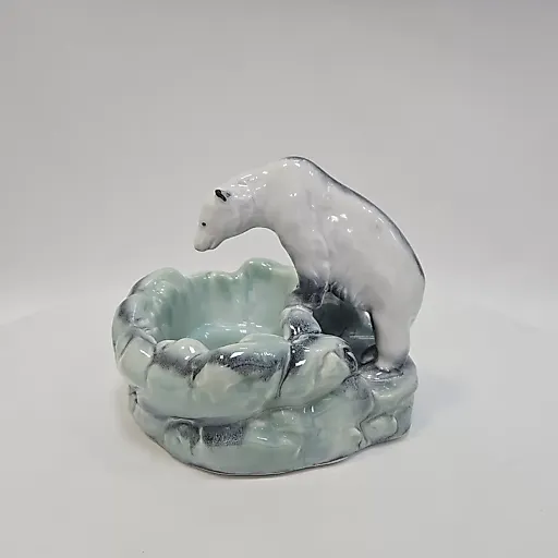 Фигурка белого медведя с чашей Чехословакия 20в