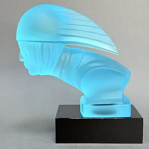 Коллекционное пресс-папье статуэтка-маскот Гонщик для капота ретро-авто в стиле Артдеко аквамариновое вазелиновое урановое стекло модель Г.Хоффманн 1930е г Чехия 21