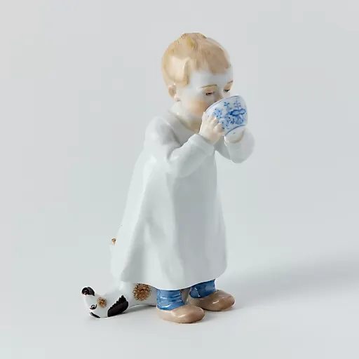 Миниатюра Hentschel Child «Ребенок с чашкой»