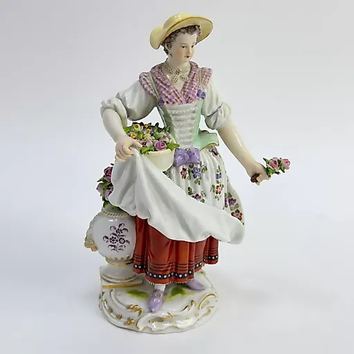 Фигурка "Цветочница" конец 19 века