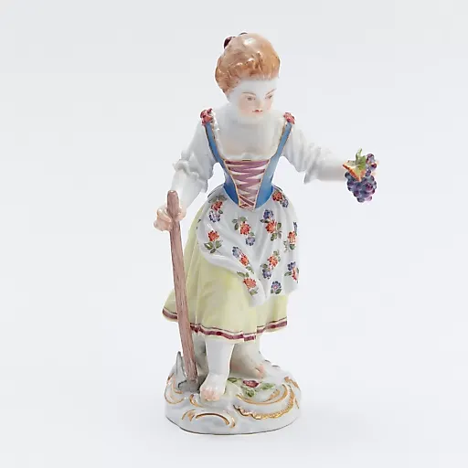 Старинная статуэтка "Садовница"