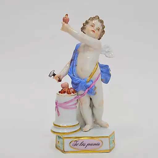 Статуэтка Амур разбивающий сердца