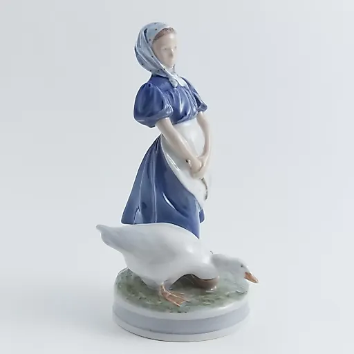 "Девушка с гусем"