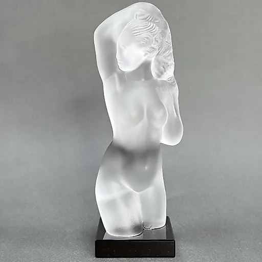 Статуэтка Ингрид в стиле Артдеко сатиновое стекло дизайн 1930г. Г. Хоффманн Чехия 21 в