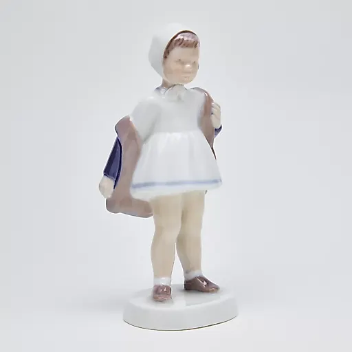 Статуэтка фарфоровая "Мисс очарование"