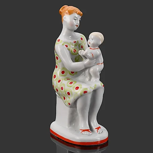 Фарфоровая статуэтка 'Материнство' ('Ладушки') авторства Г.С. Столбовой, ЛФЗ, СССР, 1960-1970-е годы