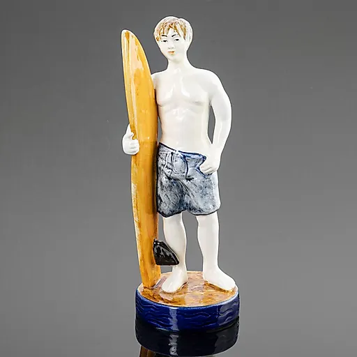 Фаянсовая статуэтка "Серфингист" авторства Н.И. Туленковой, Конаковский завод, Россия