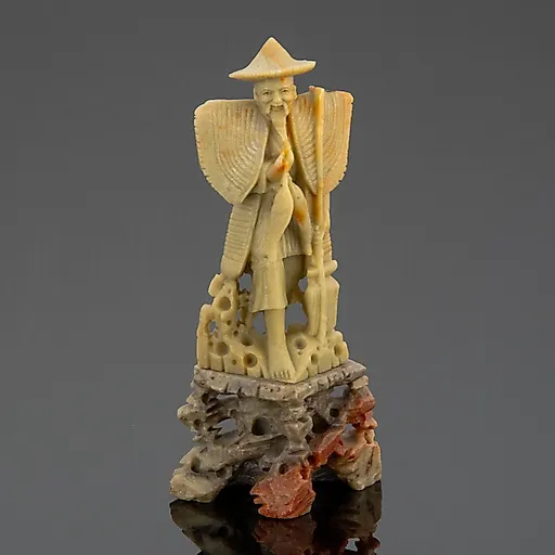 Резная статуэтка "Старец с рыбой" из мыльного камня, Китай, середина XX века
