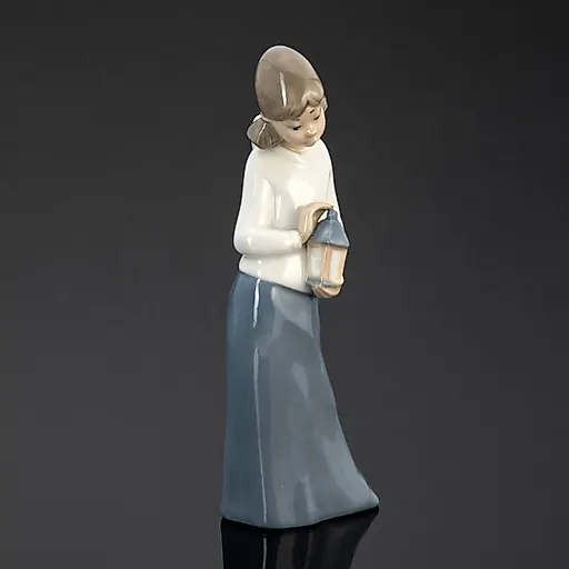 Фарфоровая статуэтка Casades "Девочка с фонариком", Испания, 1970-1990 гг.