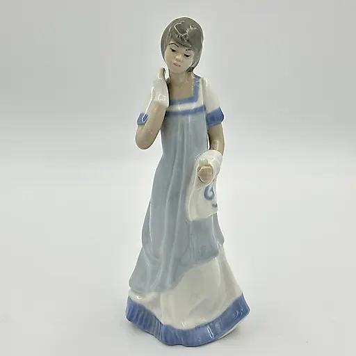 Фарфоровая статуэтка "Девочка с полотенцем" Casades, Испания, 1970-1990 гг.