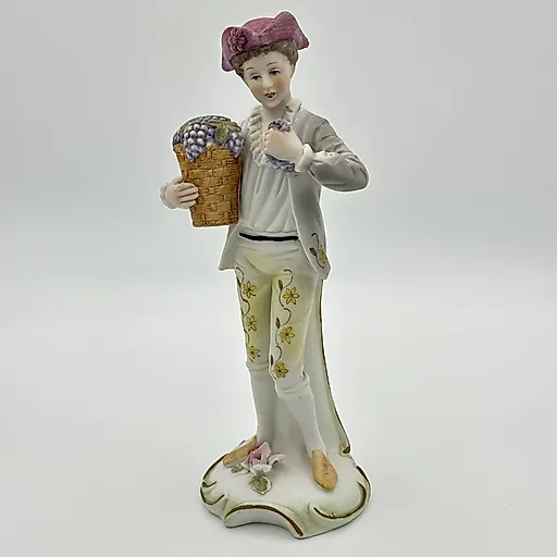 Статуэтка "Сборщик винограда" из композитного материала с росписью, Западная Европа, 1960-1980 гг.