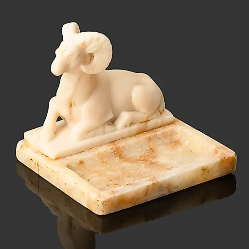 Мраморная подставка для мелочи со скульптурой барана, Россия, начало XX века
