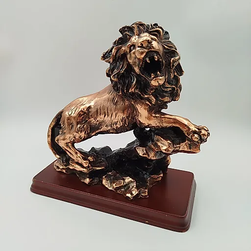 Статуэтка «Лев» из композитного материала и фанеры, Западная Европа, конец XX века