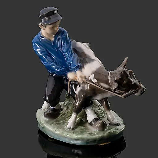 Фарфоровая статуэтка "Пастушок с телёнком", Royal Copenhagen, Дания, 1959 год