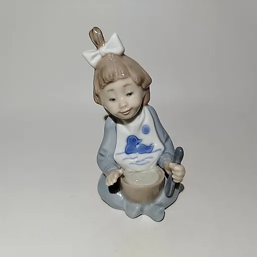 Фарфоровая статуэтка "Девочка с тарелкой", NAO Porcelain, Испания, 1988-2000 гг.