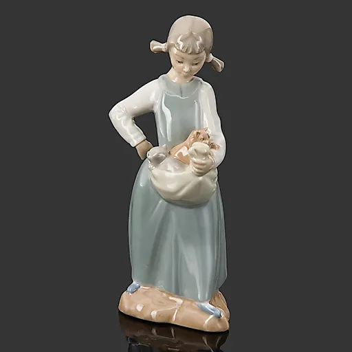 Фарфоровая статуэтка "Девочка с котятами" от NAO Porcelain, Испания, 1970-е