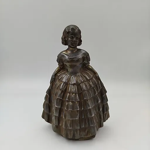 Бронзированная статуэтка «Юная красавица в бальном платье», металл, Западная Европа, 1960-1980 гг.