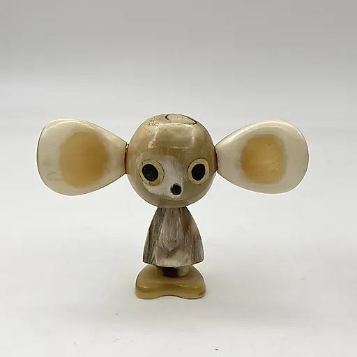 Резная статуэтка Чебурашки из рога, СССР, 1980-1990-е годы
