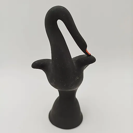 Статуэтка «Черный лебедь» из бисквита с крытьем, Дулевский фарфоровый завод, СССР, 1970-1990 гг.