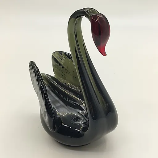 Статуэтка «Чёрный лебедь» из цветного стекла, гутная техника, СССР, 1970-1990 гг.