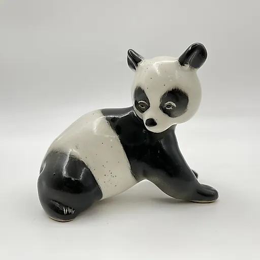 Фарфоровая статуэтка Панда, автор П.П. Веселов, ЛФЗ, СССР 1970-е
